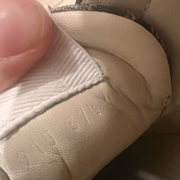 Gucci Rhyton sneaker~ - Picture 5 of 5